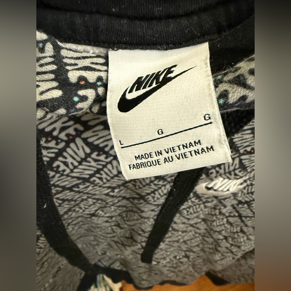 Nike Men's Black/White/Gray Logo Patterned Sweater SIZE LARGE LIKE NEW - Picture 11 of 11